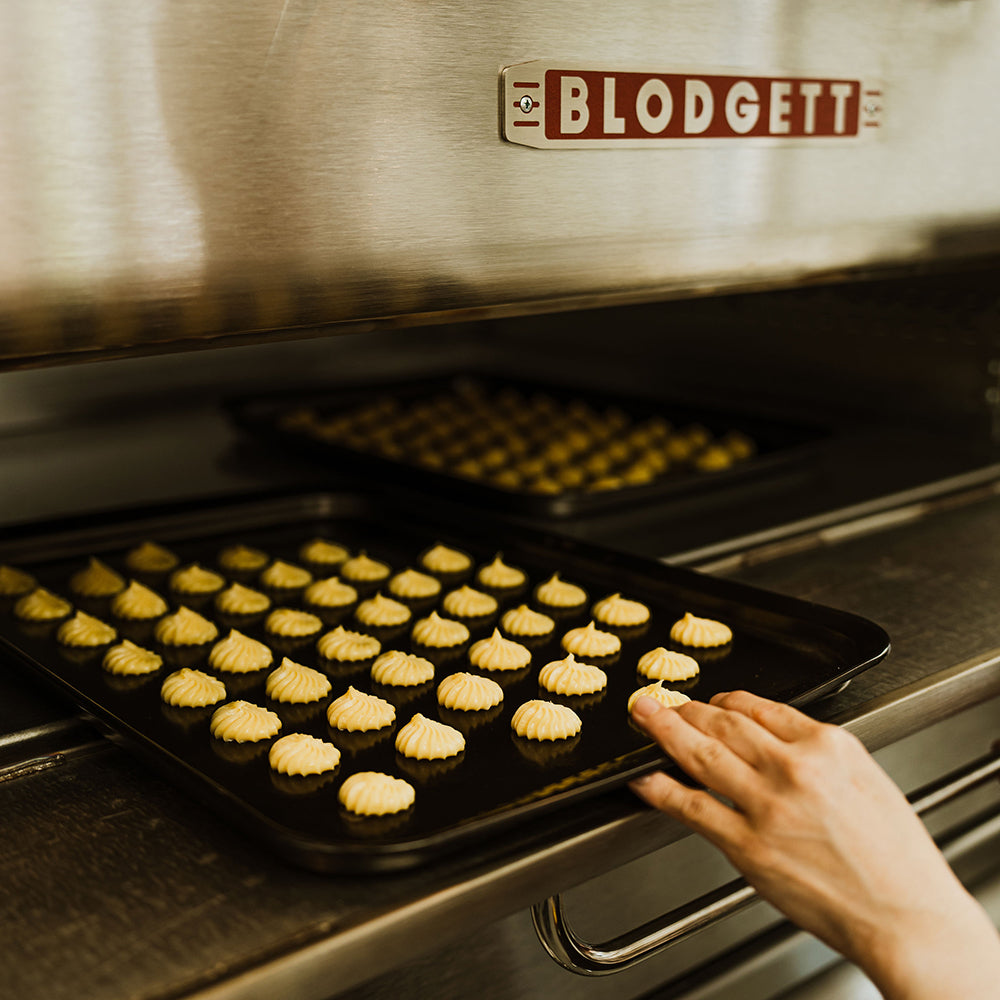 Sweet Eclair Assortment (4 pcs, 9 pcs, 16 pcs)